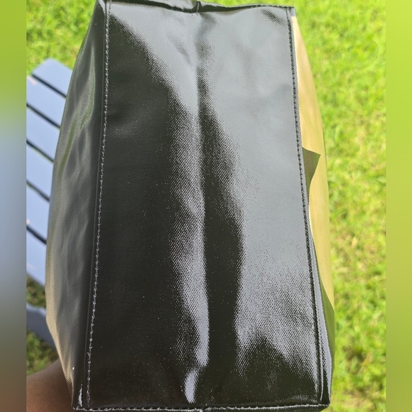 Marc Jacobs Daisy Tote Bag Women’s Cute Black Gold Stylish Patent Leather New - Picture 9 of 14